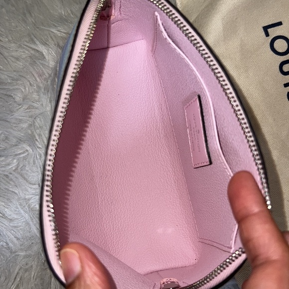 Louis Vuitton Escale Cosmetic Pouch - Picture 4 of 8